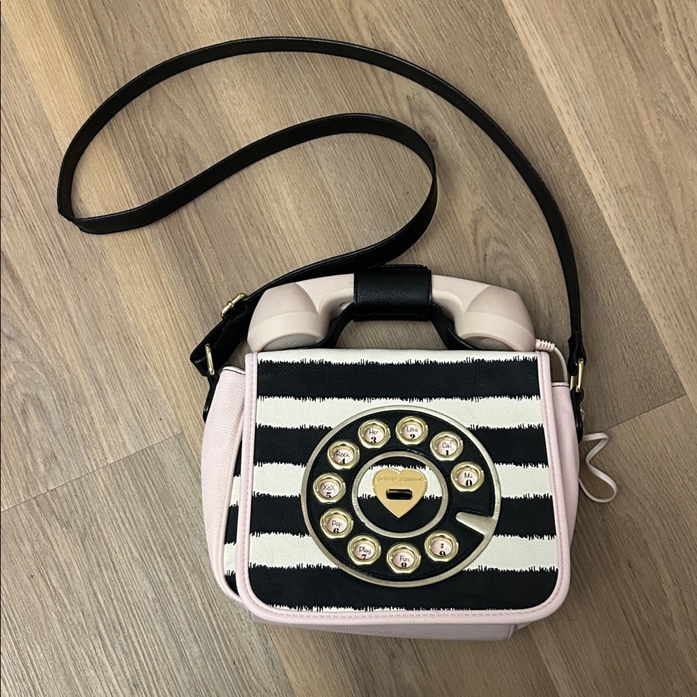 BETSEY JOHNSON PHONE PURSE